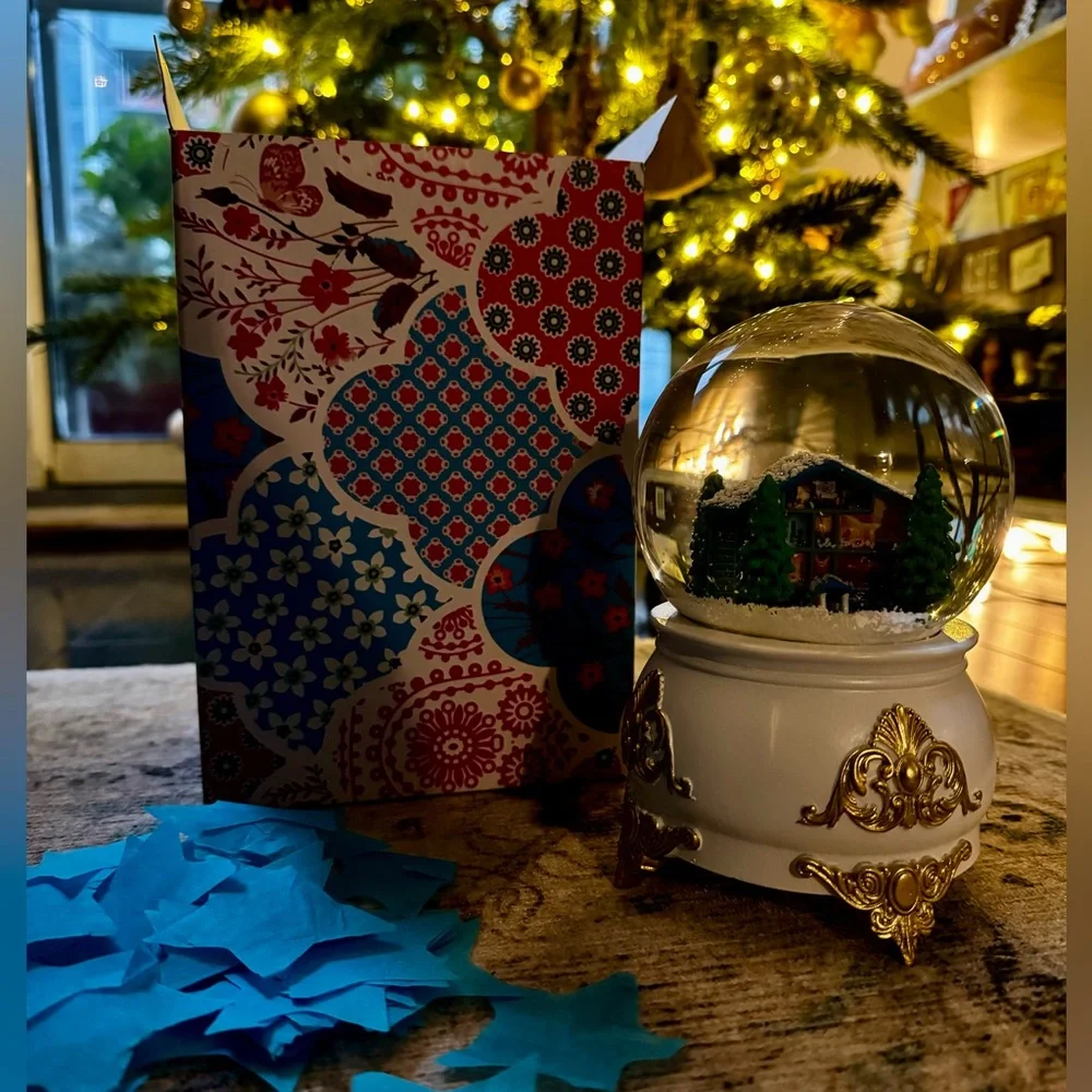 Taylor Swift Lover House Snow Globe - Picture 2 of 3